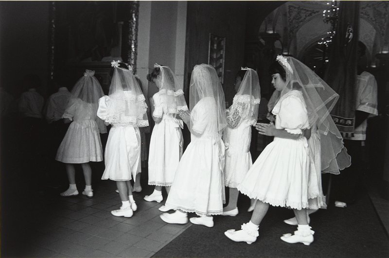 First Communion, Church of St. Agnes, Frogtown, Wing Young Huie, 1994