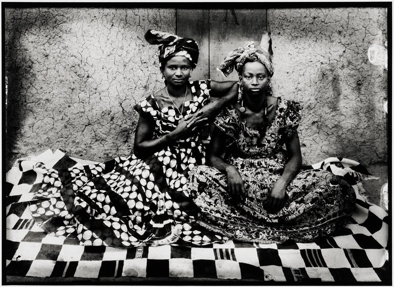 Untitled (two female friends seated), Seydou Keïta, c. 1952-55 (printed 1998)