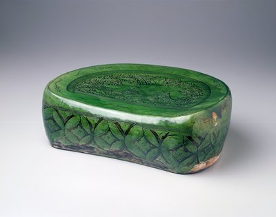 Dokumentasi “Pillow”; Cizhou ware Stoneware with carved décor under green glaze. Minneapolis Institute of Art.