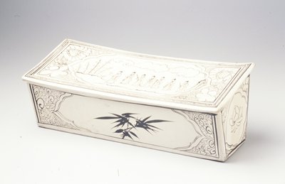Dokumentasi “Pillow”; Cizhou ware Stoneware with painted designs on white slip. Minneapolis Institute of Art.