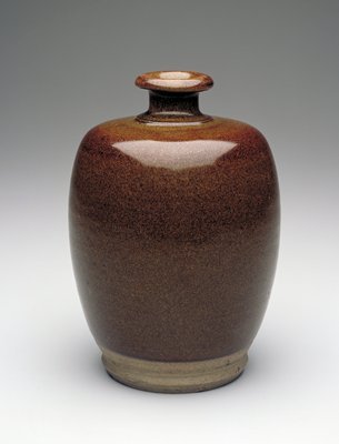 Dokumentasi “Bottle”; Stoneware with tea-dust glaze. Minneapolis Institute of Art.