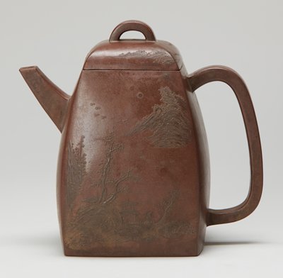 Dokumentasi “Teapot”; I-hsing stoneware with slip-painted décor. Minneapolis Institute of Art.
