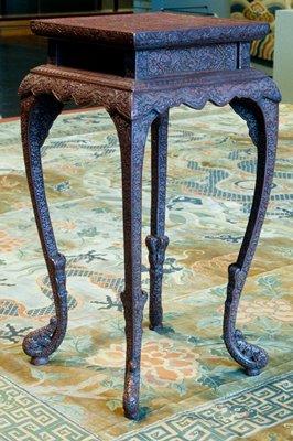 Dokumentasi “Imperial Incense Stand”; Carved red lacquer on wood frame. Minneapolis Institute of Art.