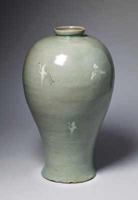 Dokumentasi “Maebyeong with flying cranes and clouds”; Stoneware with inlaid design under celadon glaze. Minneapolis Institute of Art.
