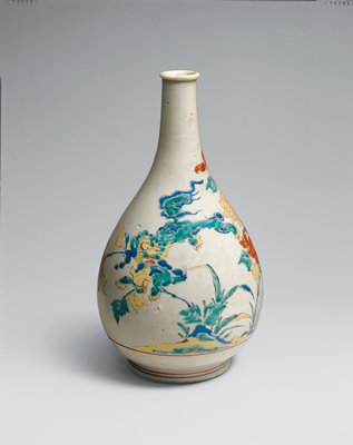 Dokumentasi “Bottle with peonies and Chinese lion”; Hizen ware, Ko-Imari style, porcelain with overglaze enamels. Minneapolis Institute of Art.