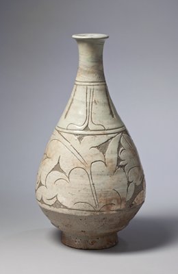 Dokumentasi “Bottle with peony leaves”; Buncheong ware, earthenware with sgraffito design underglaze. Minneapolis Institute of Art.