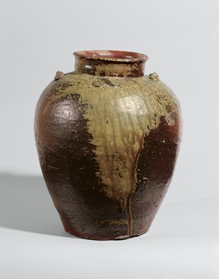 Dokumentasi “Tea leaf storage jar”; Bizen ware, stoneware with natural ash glaze and straw fire marks around mouth. Minneapolis Institute of Art.