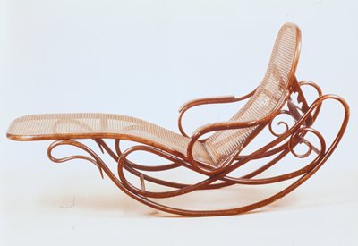 Dokumentasi “Rocking chaise, model no. 7500”; Bent and turned beechwood, caning. Minneapolis Institute of Art.