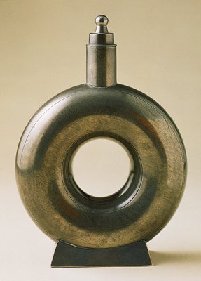 Dokumentasi “Decanter”; Pewter. Minneapolis Institute of Art.
