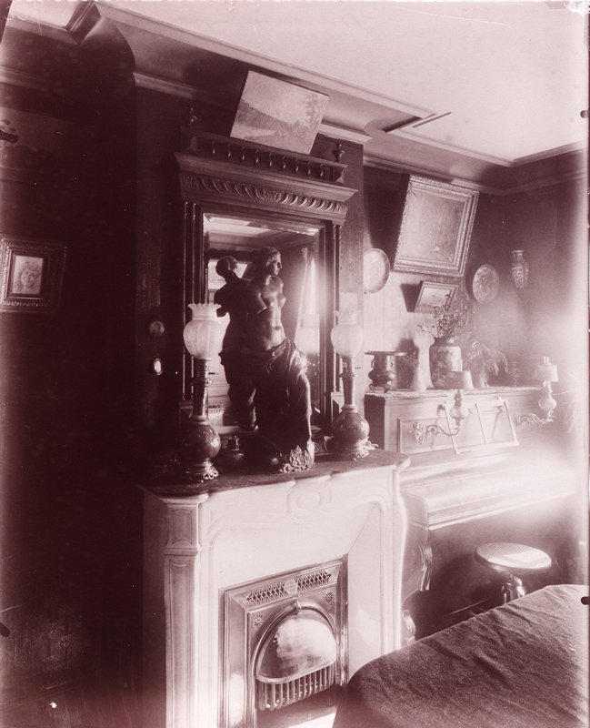 Interieur d'un employé aux magasins du Louvre, Rue St. Jacques, Эжен Атже, 1910