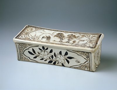 Dokumentasi “Rectangular Pillow”; Cizhou ware Stoneware with iron-brown painted décor on a white slip under transparent glaze. Minneapolis Institute of Art.