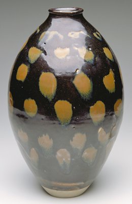 Dokumentasi “Ovoid Vase”; Ding ware Porcelaneous stoneware with black glaze and evenly-spaced russet markings. Minneapolis Institute of Art.