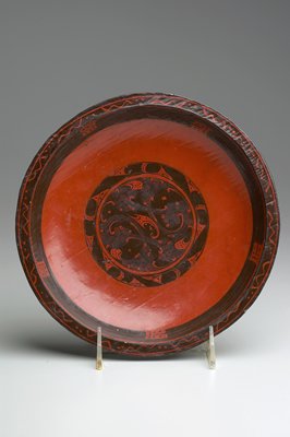 Dokumentasi “Dish”; Lacquer over wood core. Minneapolis Institute of Art.