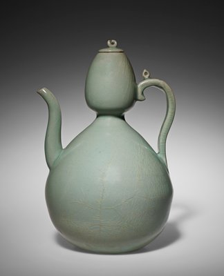 Dokumentasi “Ewer in the shape of a gourd”; Porcelaneous stoneware under celadon glaze. Minneapolis Institute of Art.