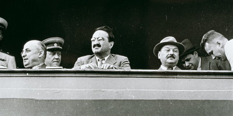 Untitled (men behind a ledge), Dmitrii Baltermants, 20th century