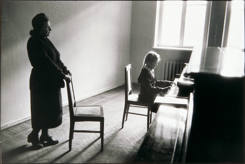 Piano Lesson, Odessa, Elliott Erwitt, 1957 (printed 1977)