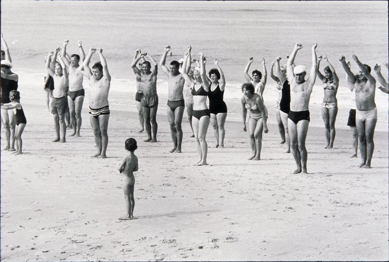 Beach Group, Sylt, West Germany, Elliott Erwitt, 1968 (printed 1977)