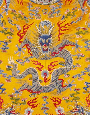 Dokumentasi “Empress's Twelve-Symbol Robe”; Yellow satin, emboridered with silk and gold threads. Minneapolis Institute of Art.