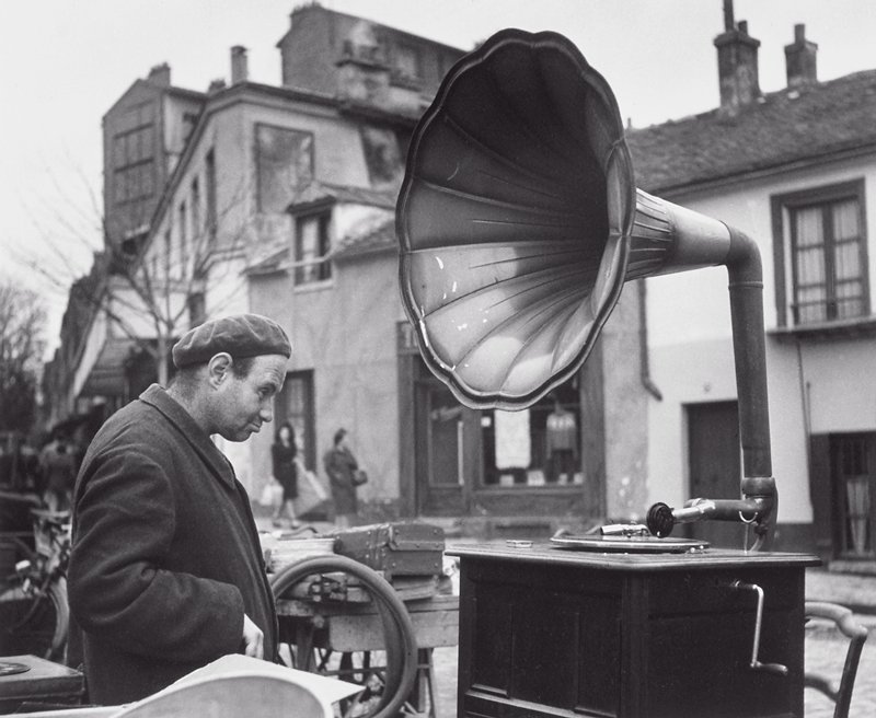La Musique des Puces, Robert Doisneau, 1944 (printed 1979)