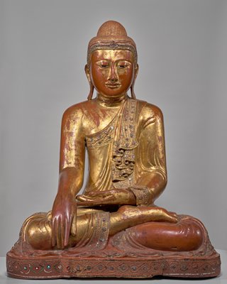 Dokumentasi “Enshrined Buddha”; Wood, lacquer, gold leaf, mirrors and colored glass inlay. Minneapolis Institute of Art.