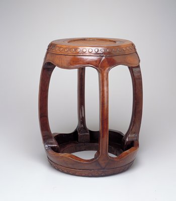 Dokumentasi “Drum stool”; Walnut. Minneapolis Institute of Art.