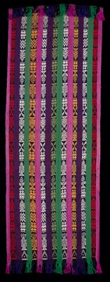Dokumentasi “Shawl (perraje)”; Cotton, silk, warp ikat (jaspe). Minneapolis Institute of Art.