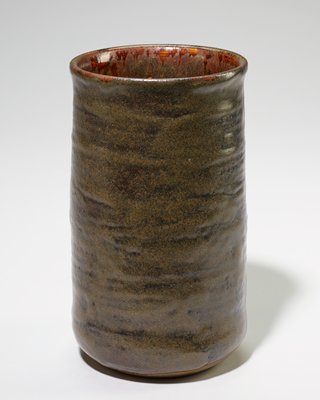 Dokumentasi “Vase (hanaire)”; Kyoto ware, stoneware with iron glaze. Minneapolis Institute of Art.