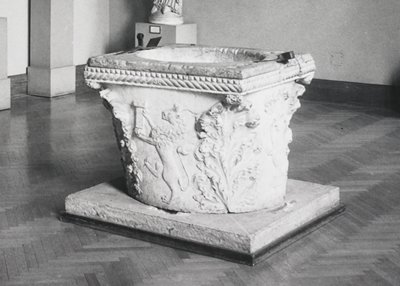 Dokumentasi “Well-head”; Istrian marble. Minneapolis Institute of Art.