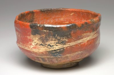 Dokumentasi “Red tea bowl with fisherman”; Raku ware, stoneware with glaze. Minneapolis Institute of Art.