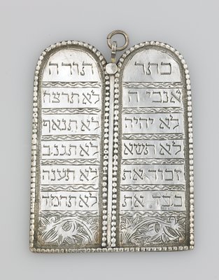 Dokumentasi “Aliyah (ascension) plaque”; Silver. Minneapolis Institute of Art.
