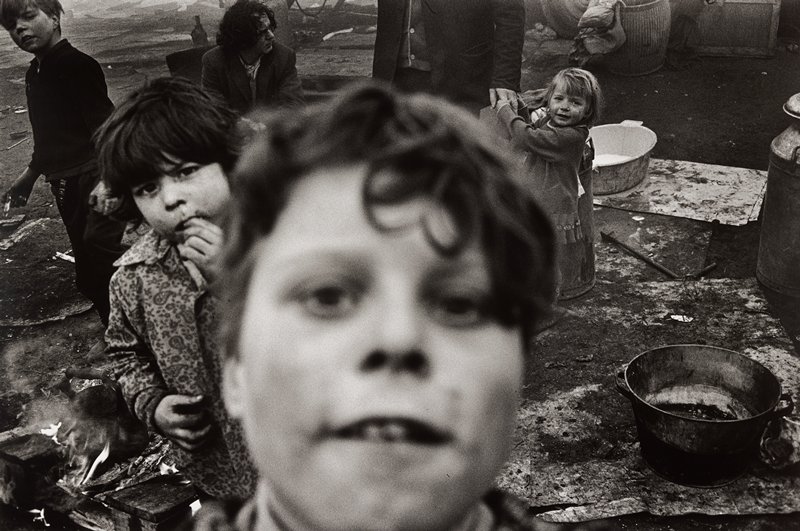 Travelers, Glen Road, Belfast, Gilles Peress, 1978 (printed 1991)