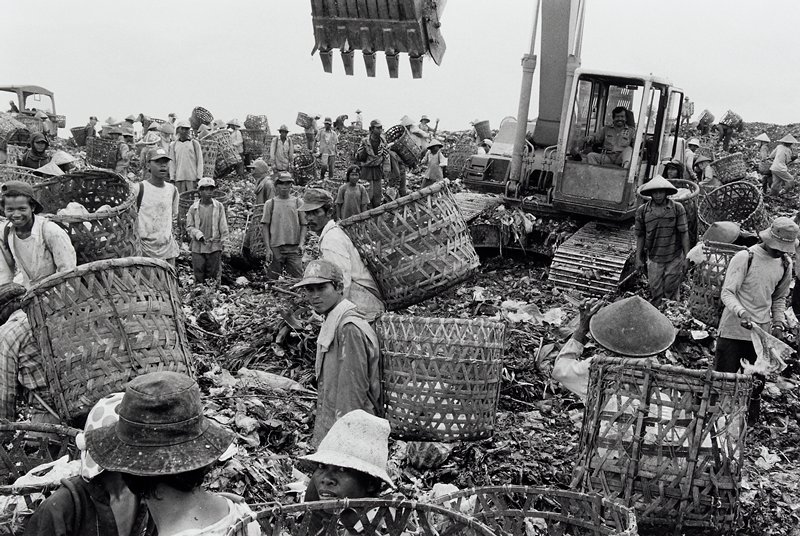 Garbage Pickers, Jakarta, Indonesia, David Parker, 1995