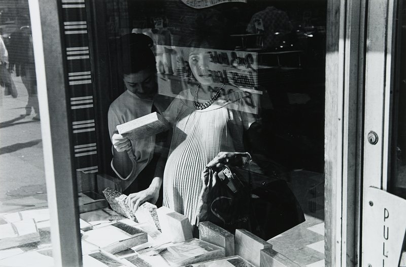 Women in Window, New York City, Lee Friedlander, 1963 (повторный отпечаток 1973)