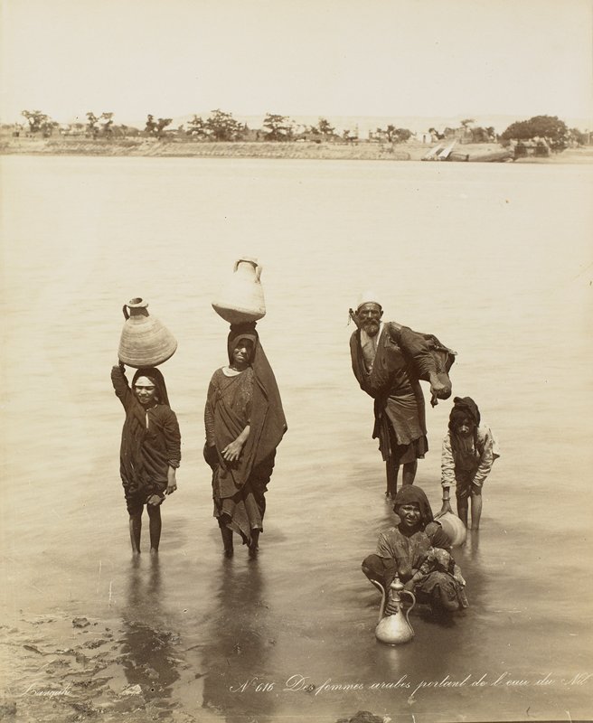 Des Femmes Arabes Portant de l'eau du Nil, Zangaki, 19th century