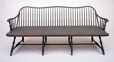 Dokumentasi “Windsor settee”; Painted wood, modern leather upholstery. Minneapolis Institute of Art.