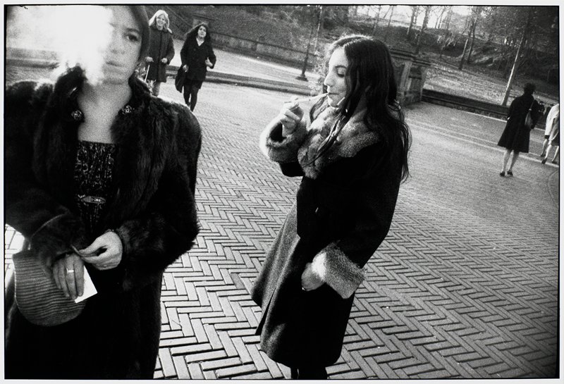 Untitled [smoking], Garry Winogrand, 1981