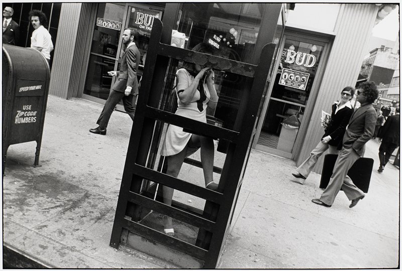 Untitled [telephone booth], Garry Winogrand, 1981