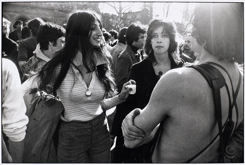 Untitled [paper cup], Garry Winogrand, 1981