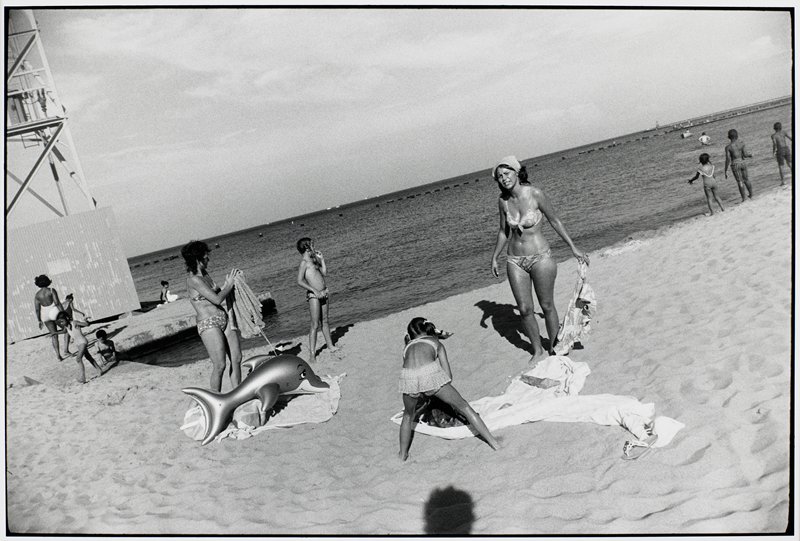 Untitled [beach], Garry Winogrand, 1981