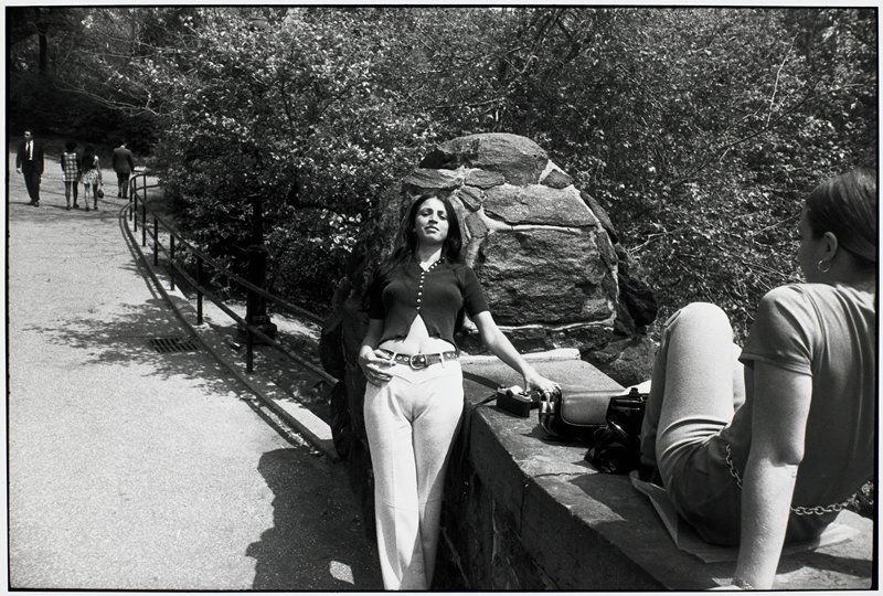 Untitled [stone well], Garry Winogrand, 1981