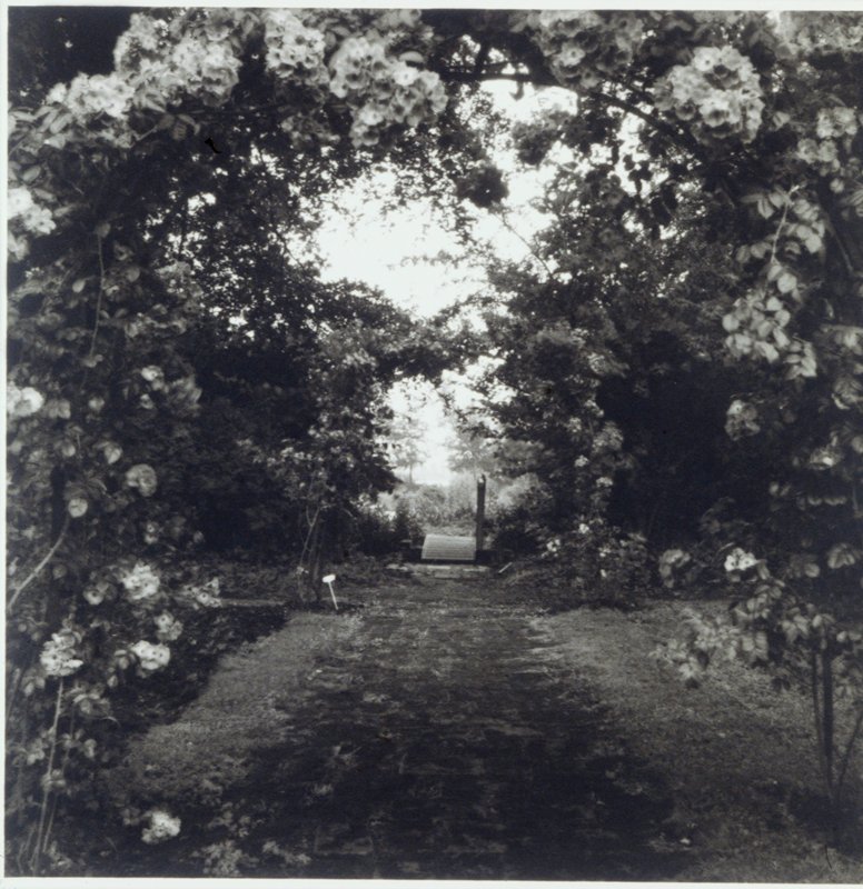 Rose Garden Terra Nova, Loenen, Holland, Lynn Geesaman, 1989