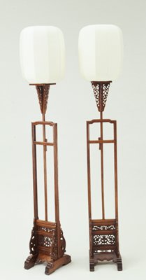 Dokumentasi “Anggota kelompok terkait: Lampstand (shengjianshi dengtai), one of a pair (96.120.4.2a, b)”. Minneapolis Institute of Art.