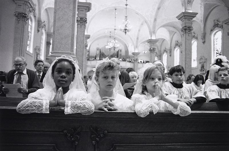 First Communion, St. Agnes Church, Frogtown, Wing Young Huie, 1994