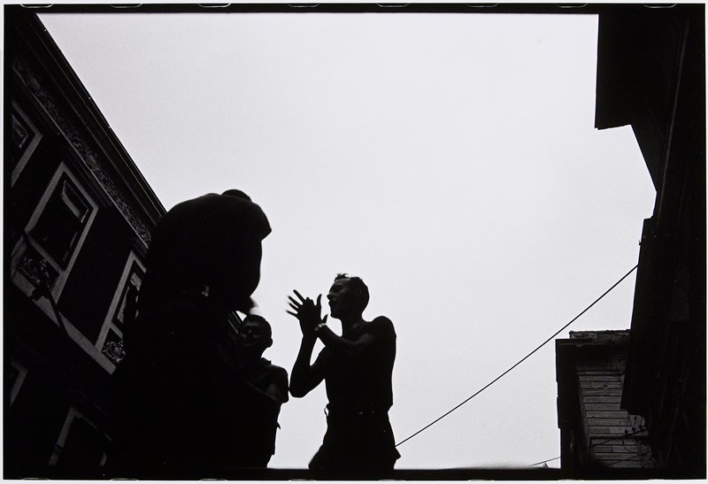 Untitled (man clapping his hands), Gilles Peress, 1993