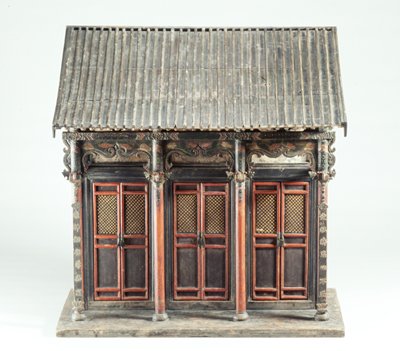 Dokumentasi “House Shrine”; Wood, lacquer, paint, metal. Minneapolis Institute of Art.