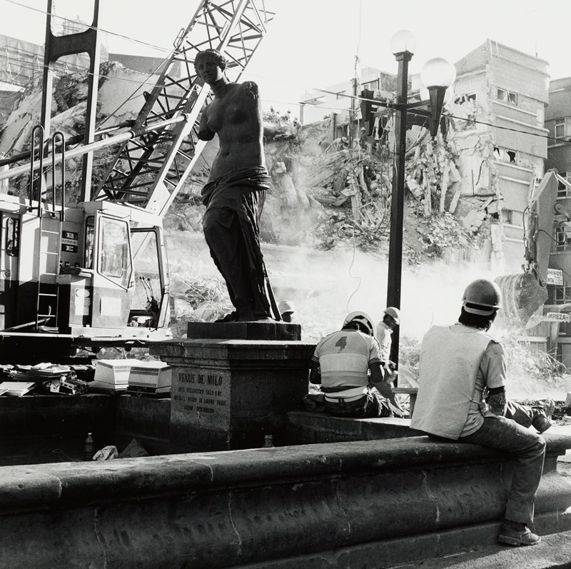 Untitled [Venus de Milo Statue, Mexico City, from Terremoto], Ricardo Bloch, 1985