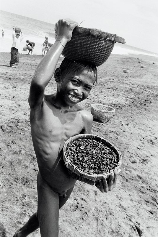 Pumice Worker, Lombok, Indonesia, David Parker, 1995