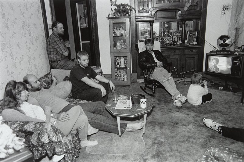 Watching Television, Frogtown, Wing Young Huie, 1994