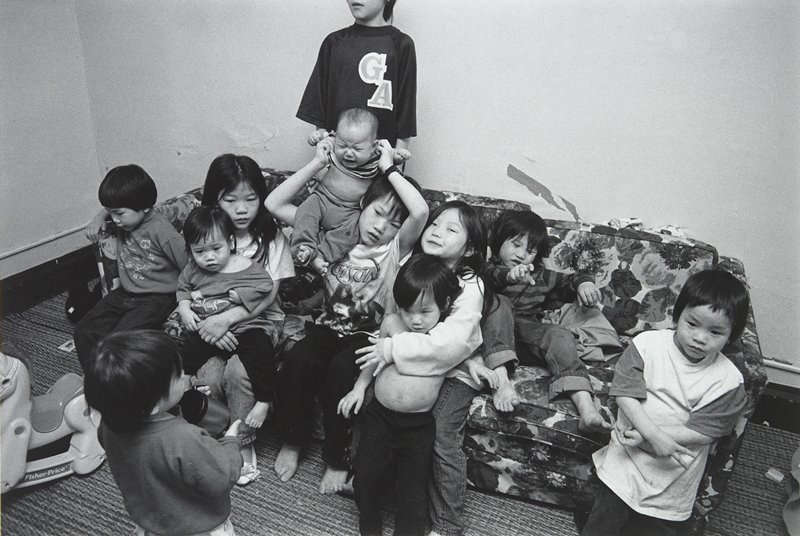 Eleven Kids, Frogtown, Wing Young Huie, 1994