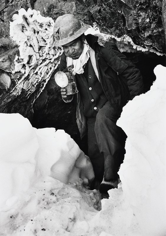 Bolivia Mineros, Mina Viloco [miner exiting mine shaft], Jean-Claude Wicky, 1991